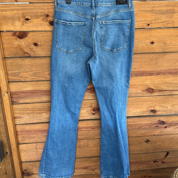 Express high rise boot Blue Distressed knees Jeans 12 long - Picture 3 of 4